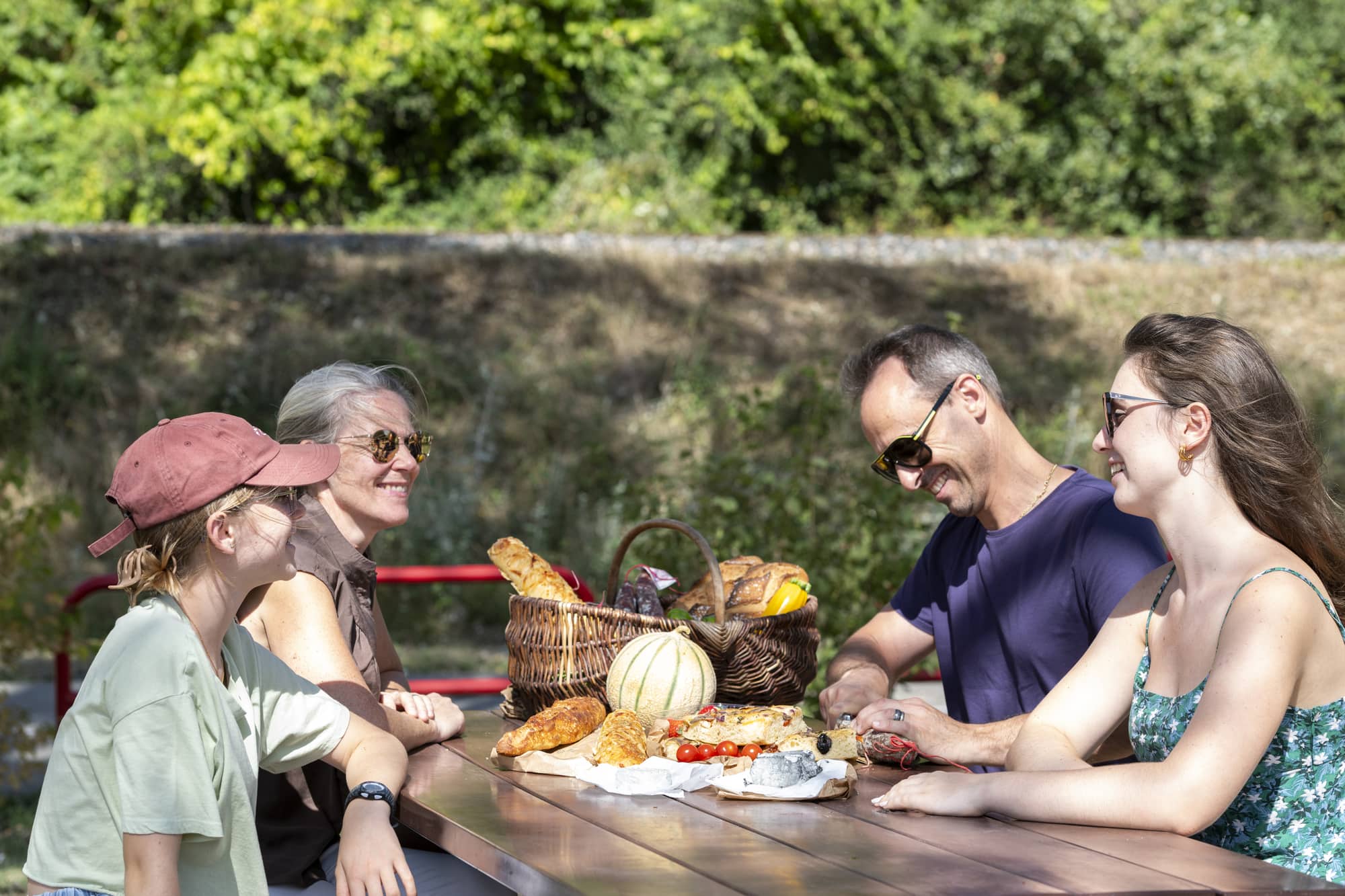 famille pique nique vienne condrieu tourisme