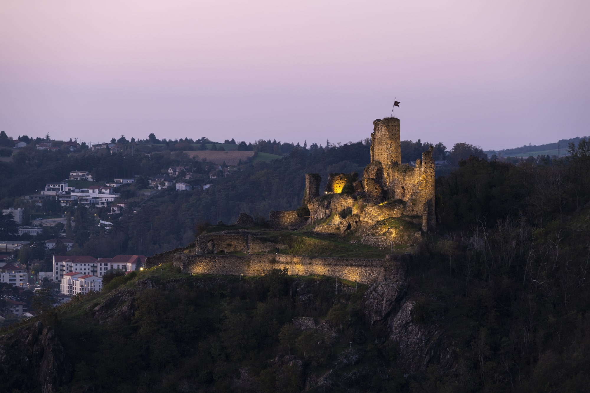 ancien chateau au coucher du soleil