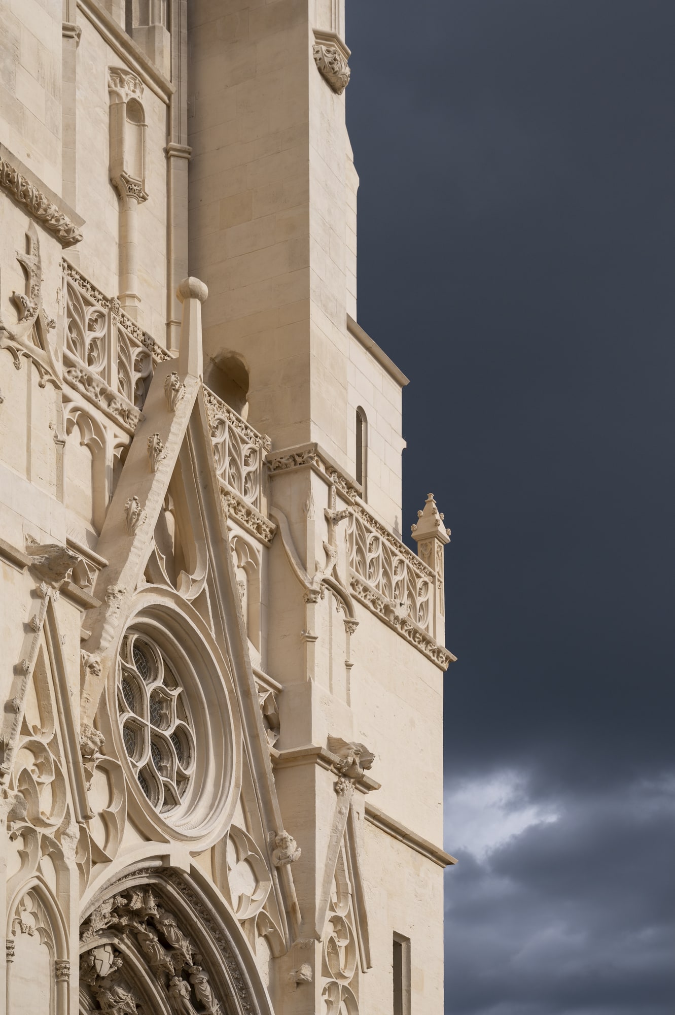 détail façade cathédrale vienne condrieu tourisme patrimoine