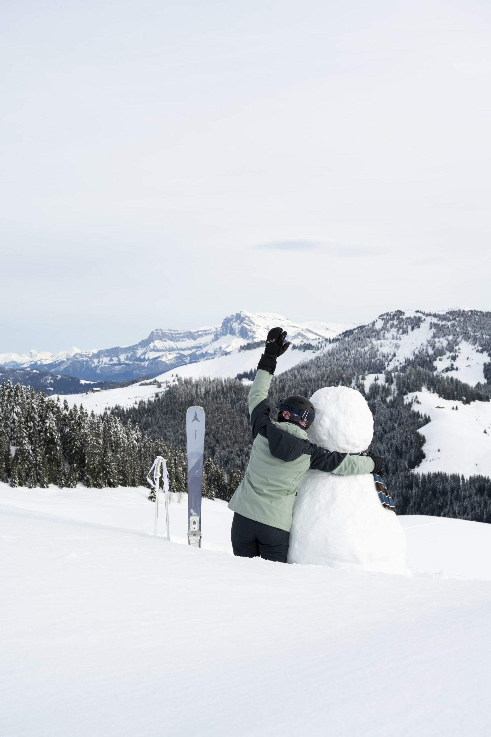 skieur et bonhomme de neige