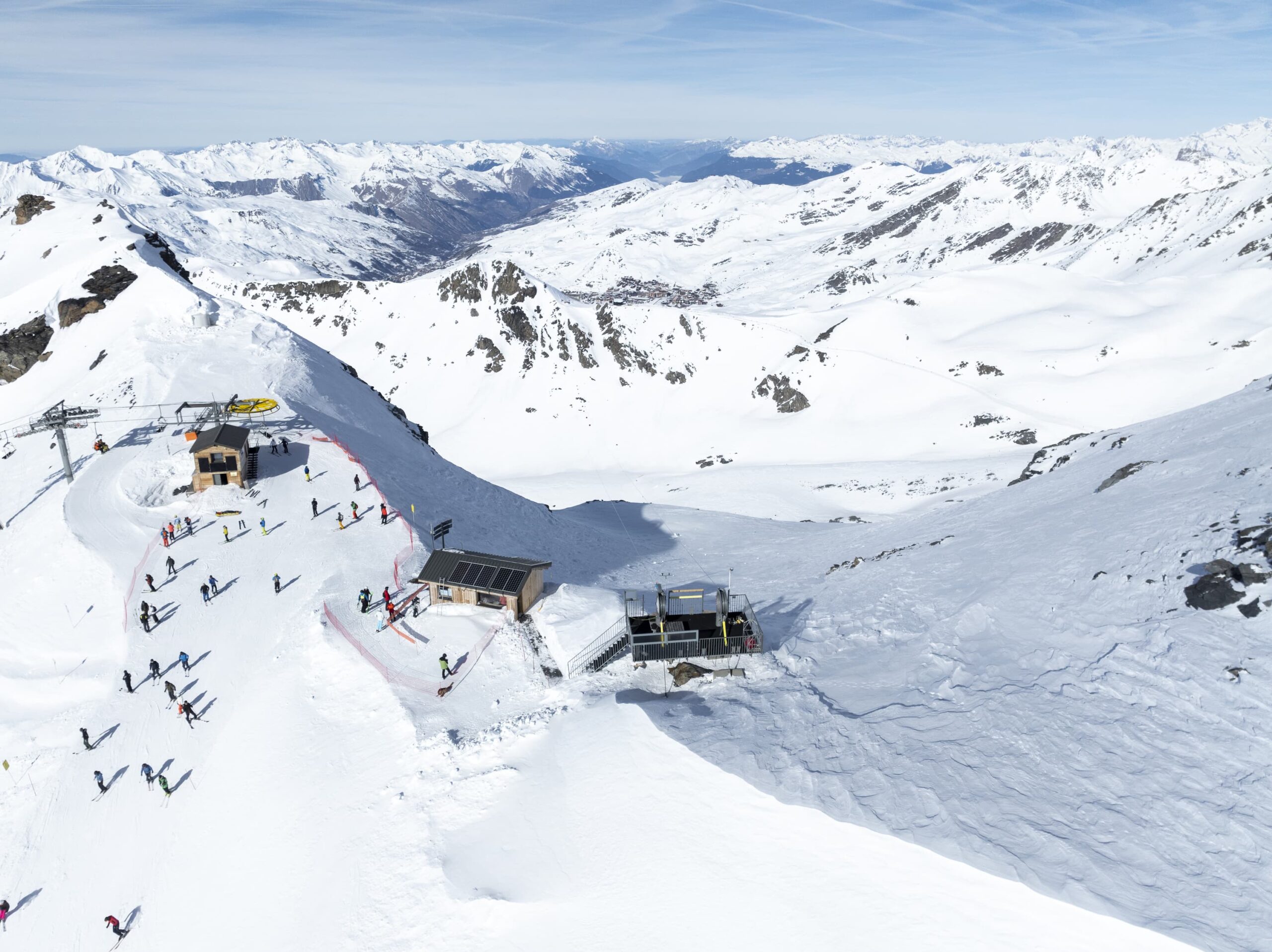 orelle vue en drone savoie mont blanc hiver 