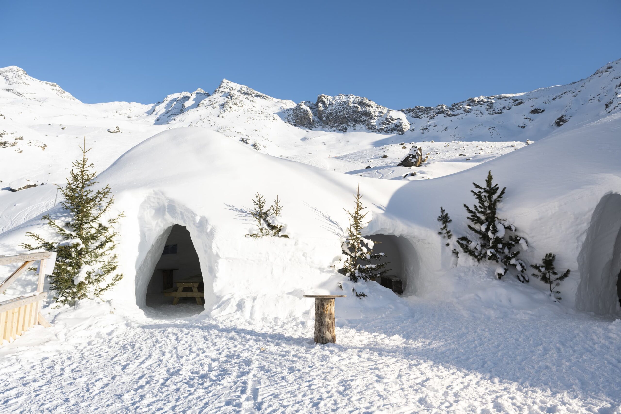 savoie mont blanc hiver igloo